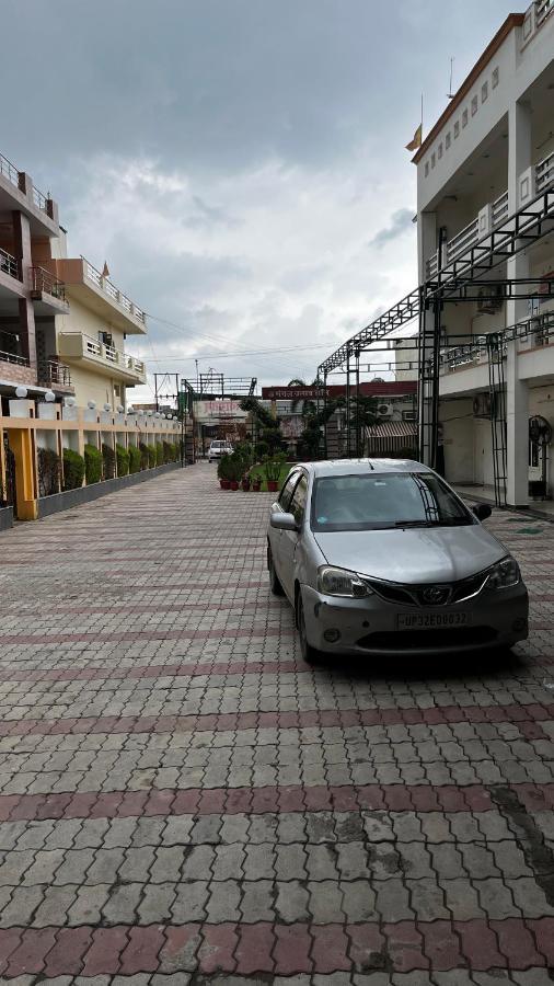 Mangalam Grand Hotel Lakhnau Kültér fotó