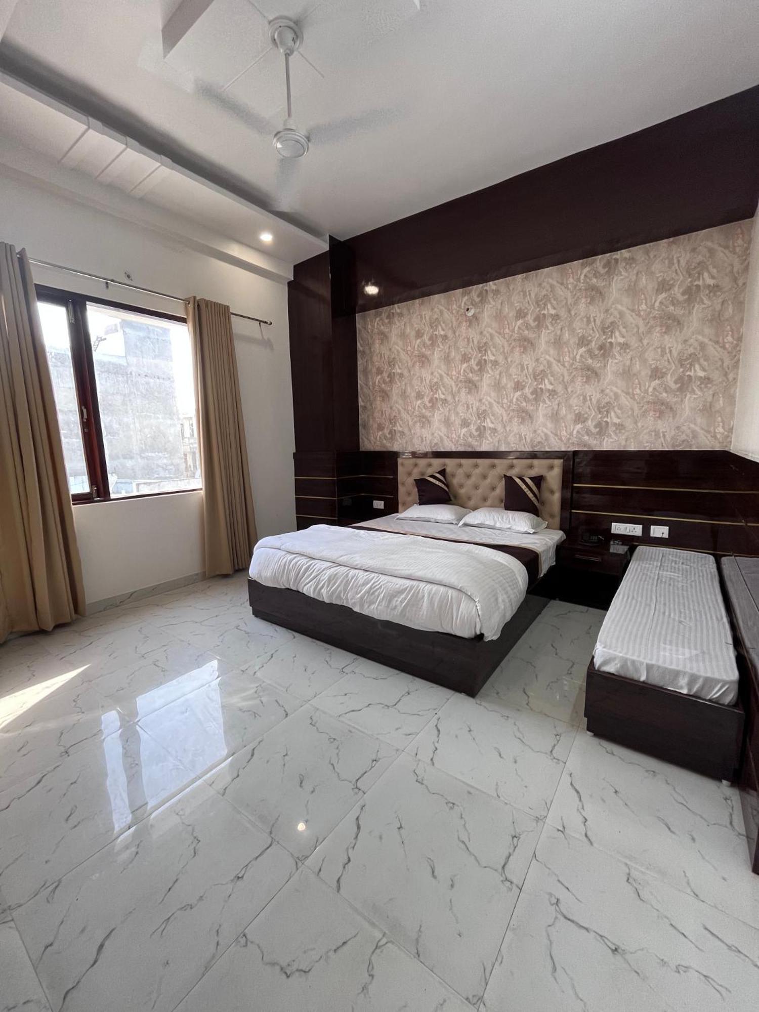 Mangalam Grand Hotel Lakhnau Kültér fotó