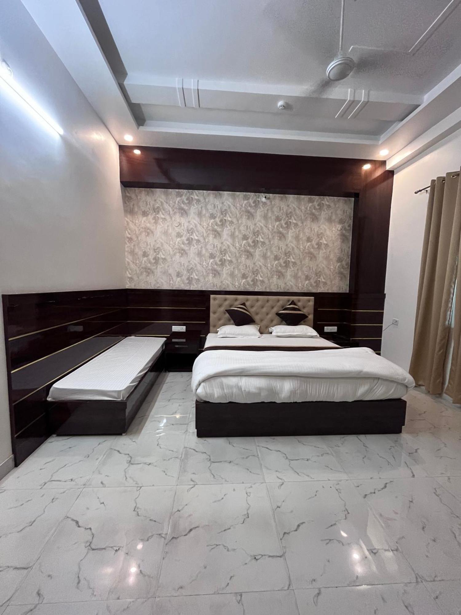 Mangalam Grand Hotel Lakhnau Kültér fotó