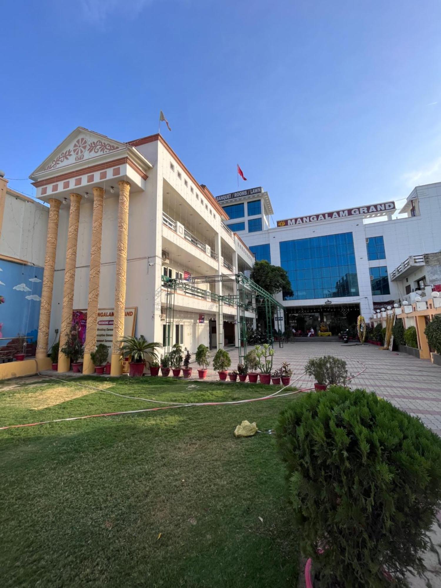 Mangalam Grand Hotel Lakhnau Kültér fotó